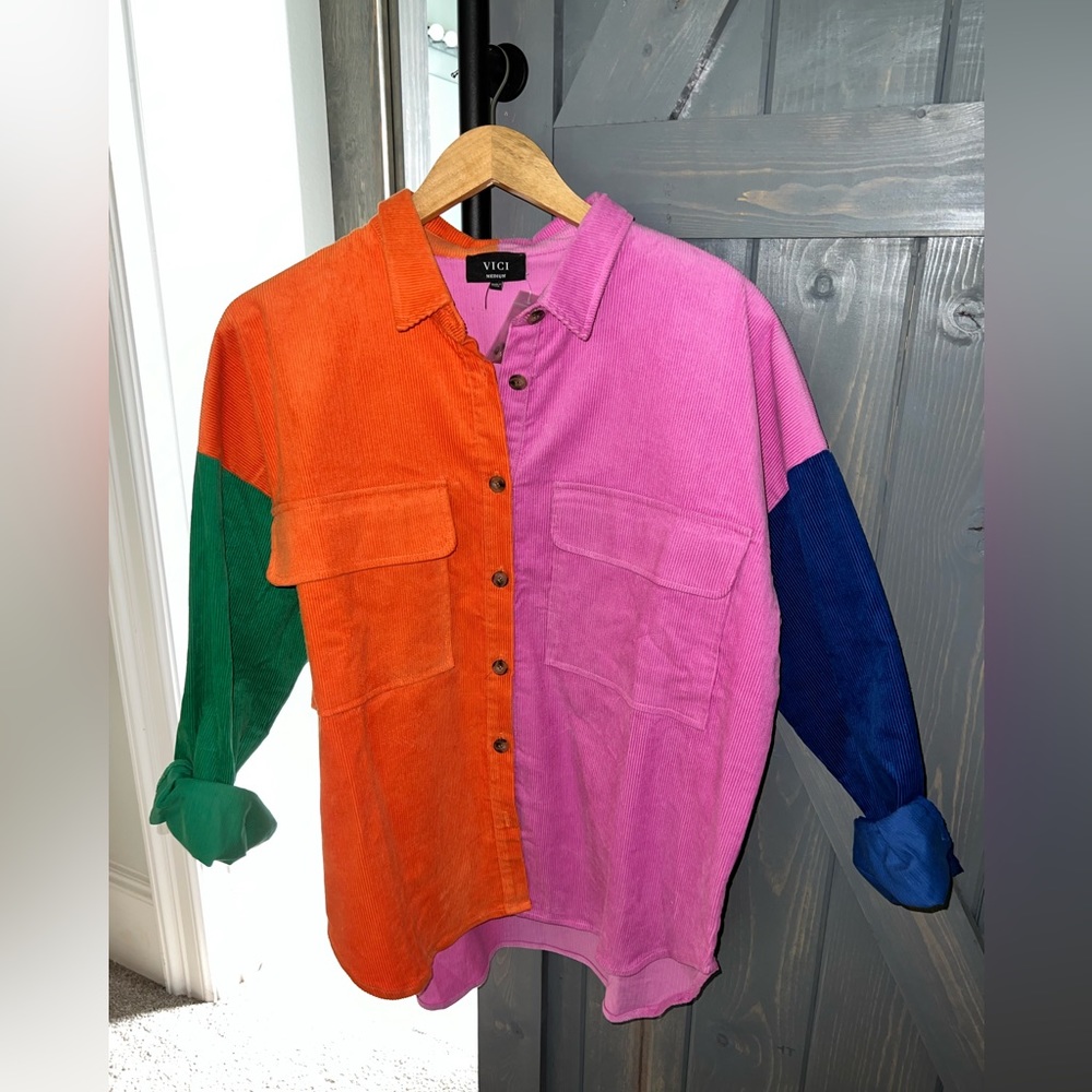 NWT size medium colorful Vici shirt